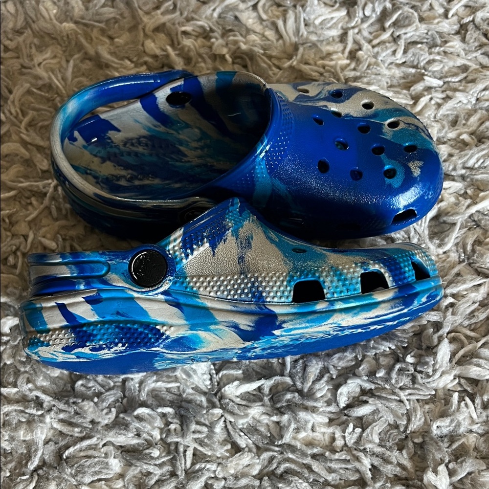 CROCS Kids Blue and White Swirl Sandals - Picture 2 of 2